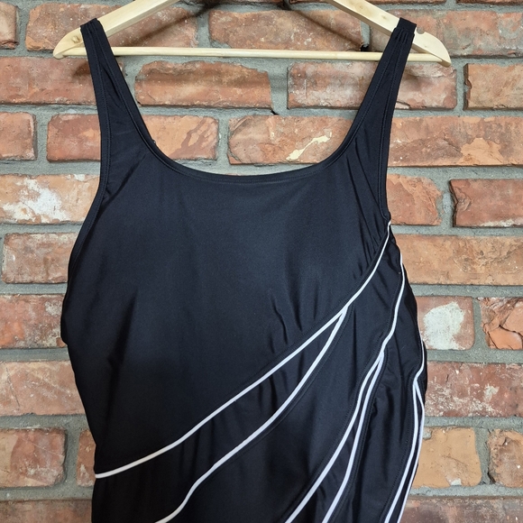 Roots Athletic One Piece Swimsuit – Size 18 Modest - Inner Bust Support - Picture 3 of 10